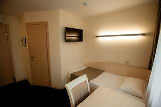 Гостиница Уют Центральная Клинцы Двухместный номер с 2 отдельными кроватями и душем-2