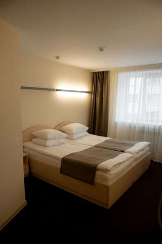 Гостиница Уют Клинцы Улучшенный номер с кроватью размера «king-size» или 2 отдельными кроватями-3